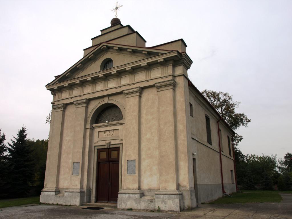 Monumentalny kościół w Osmolinie